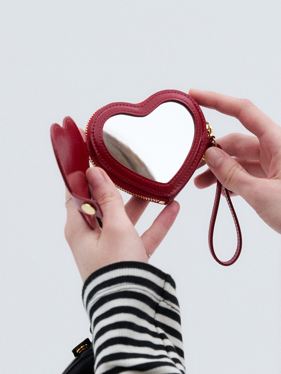 Petit Heart Mirror Pouch Red